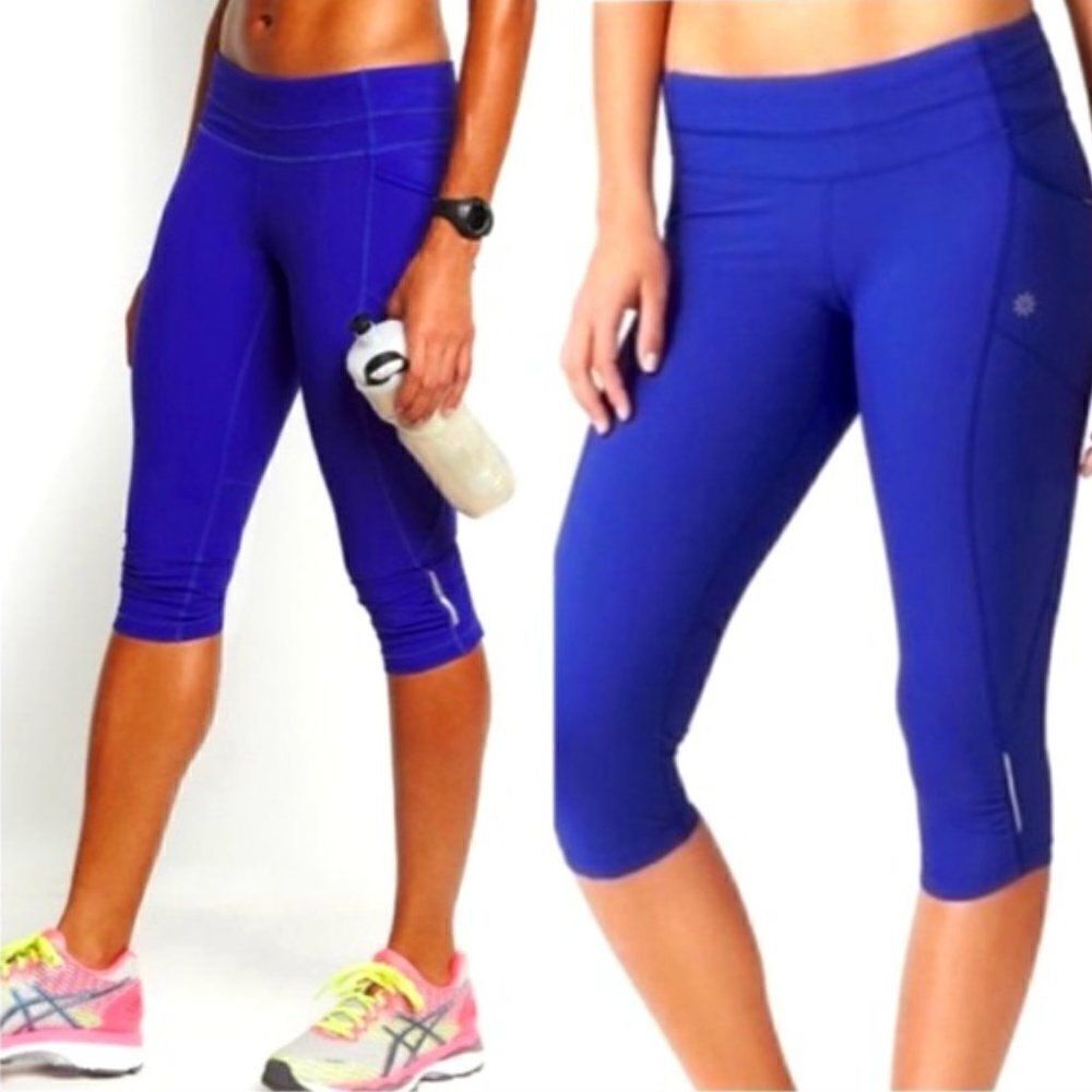 Athleta Dobby Be Free Capri pocket cropped Leggings